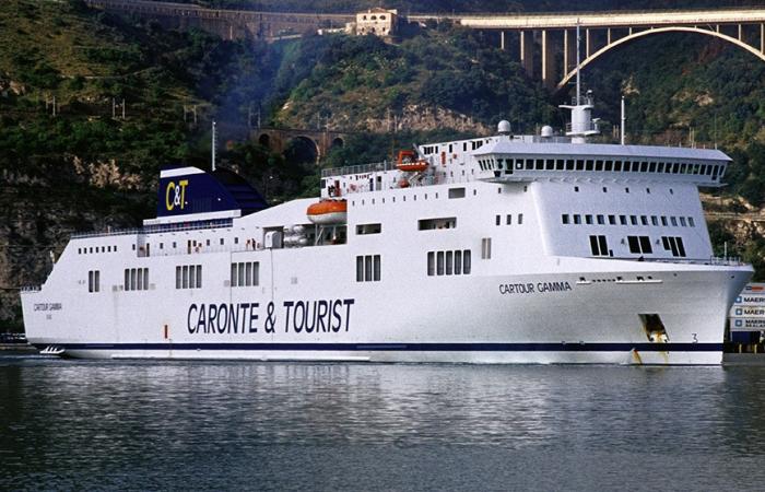 caronte & tourist ferry